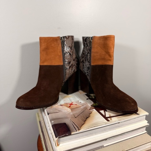 Very Volatile Size 8 Brown/Tan Leather/Fabric Women’s Ankle Boots - Picture 7 of 8